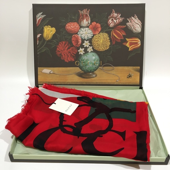Gucci "Tomorrow is Now Yesterday" Red Silk Pashmina /Shawl -NEW - Picture 2 of 10